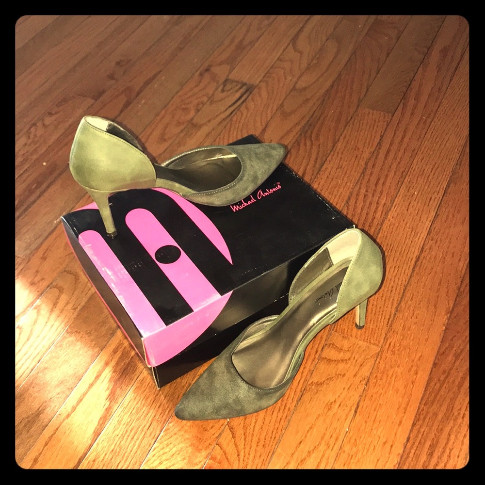 Women’s 8.5 Army Green heals